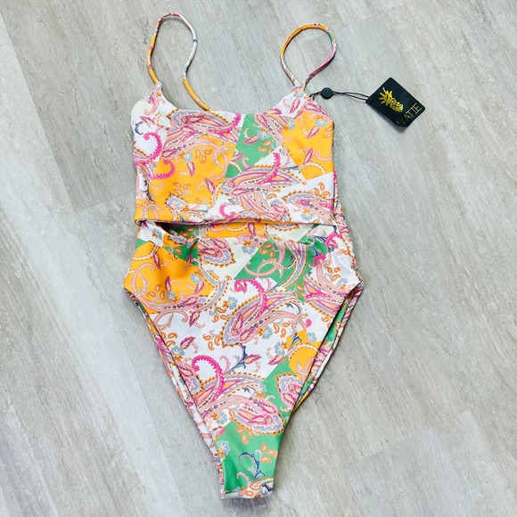 NEW Skatie Madison Cut out one piece Swimsuit in Antigua - Picture 3 of 6